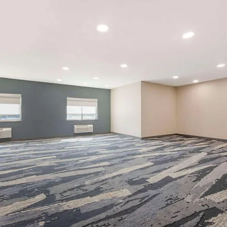 Comfort Inn Kendallville East-3