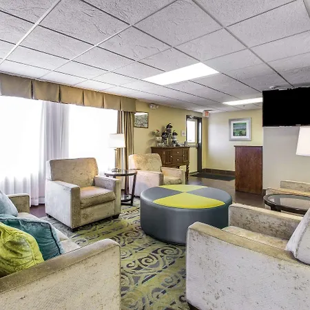 Quality Inn Fitzgerald-2