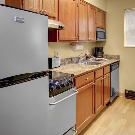 Birch Hills Suites - Blue Ash-3