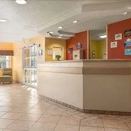 Days Inn & Suites By Wyndham Lafayette In-3