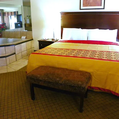 Royalton Inn & Suites Upper Sandusky-3