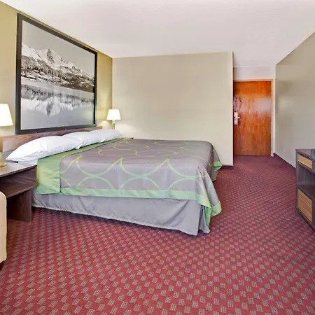 Super 8 By Wyndham Longmont/Del Camino-3
