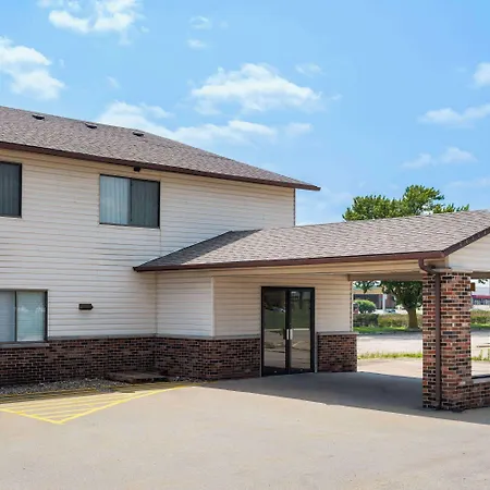 Super 8 By Wyndham Dyersville-2