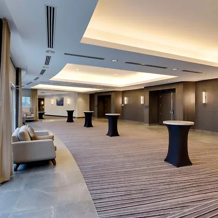 Hilton Vancouver Metrotown-3