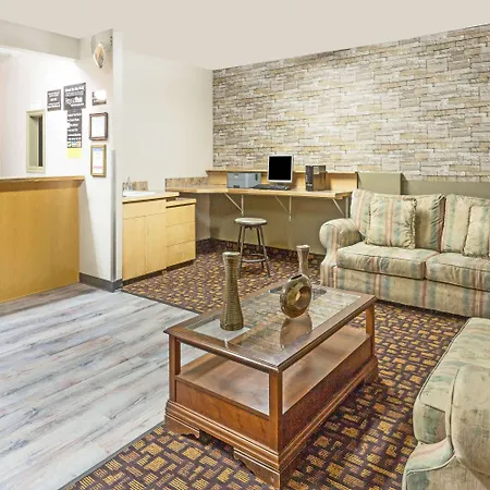 Super 8 By Wyndham Logan-2