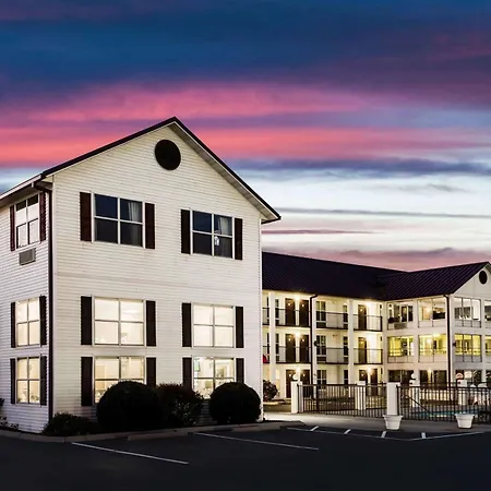 Super 8 By Wyndham Sevierville Riverside-2