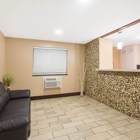 Super 8 By Wyndham Columbus Airport-3