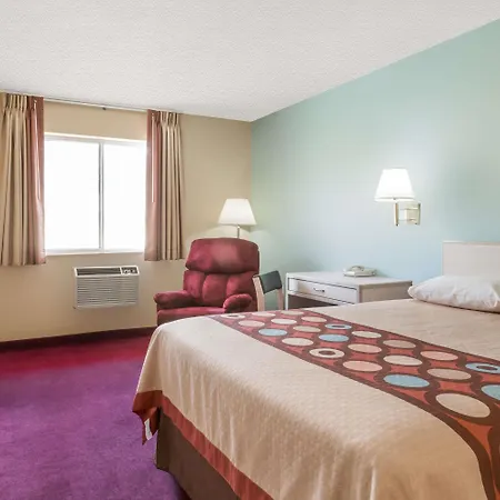 Super 8 By Wyndham Nephi-2