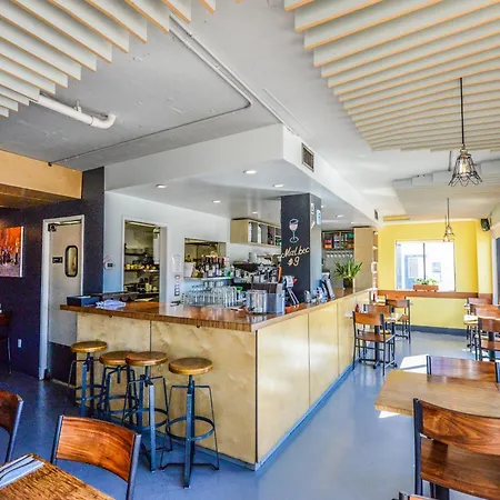Travelodge By Wyndham Culver City-3