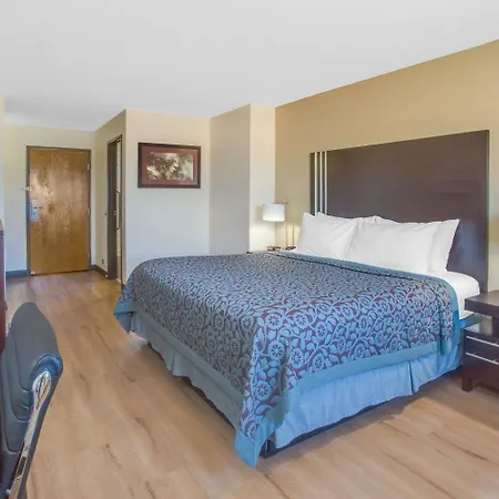 Days Inn By Wyndham Le Roy/Bloomington Southeast-3
