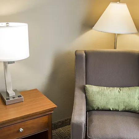 Quality Inn & Suites Bradford-3