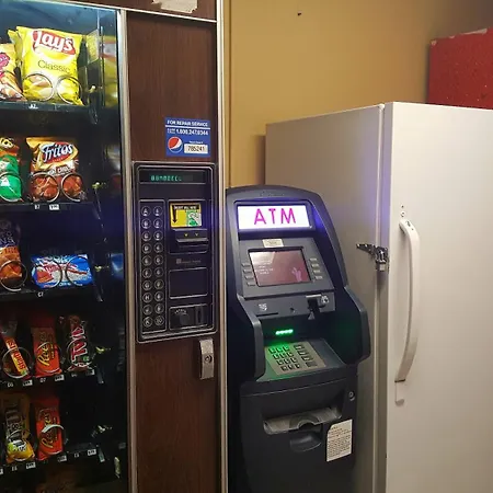 Super 8 By Wyndham Minot Airport-3