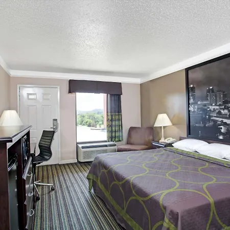 Super 8 By Wyndham Knoxville East-3