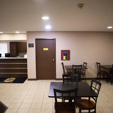 Super 8 By Wyndham Fairmont-2