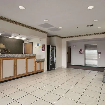 Days Inn By Wyndham Jefferson City-2