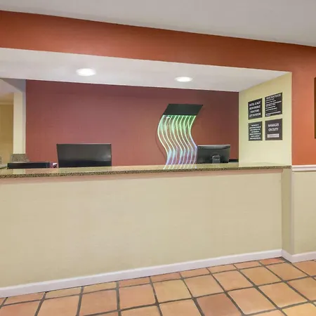 Super 8 By Wyndham Portales-2