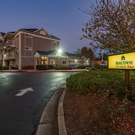 Hometowne Studios By Red Roof Atlanta - Chamblee-3