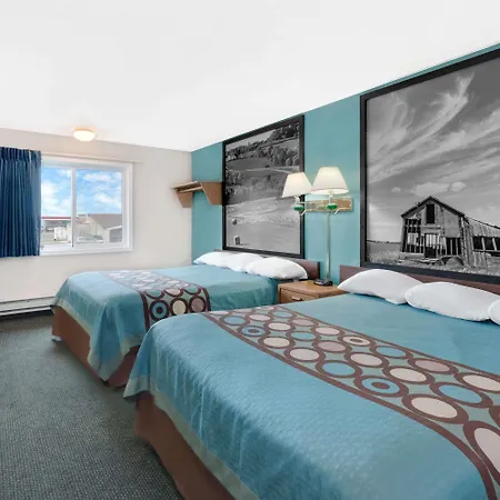 Super 8 By Wyndham Huron-3