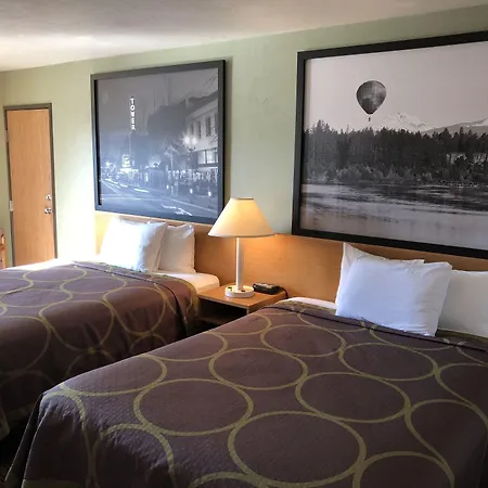 Super 8 By Wyndham Bend-3