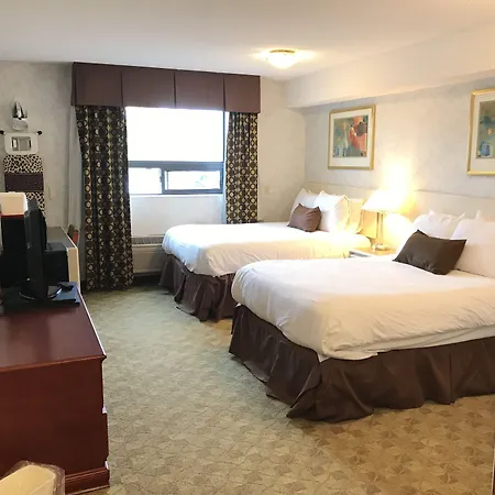 Lexington Inn & Suites-Windsor-2