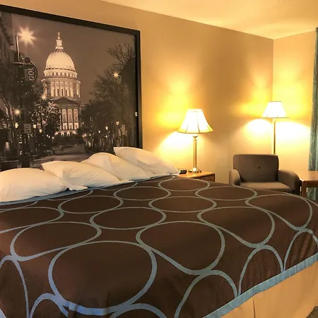 Super 8 By Wyndham Dodgeville-2