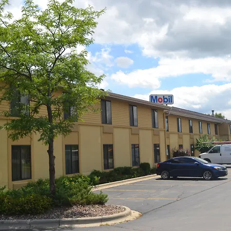 Super 8 By Wyndham Germantown/Milwaukee-3