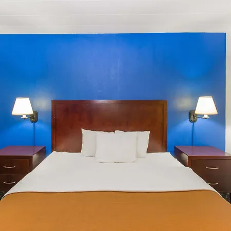 Travelodge By Wyndham Great Bend-2