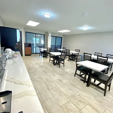 Baymont By Wyndham Oshkosh Airport-3