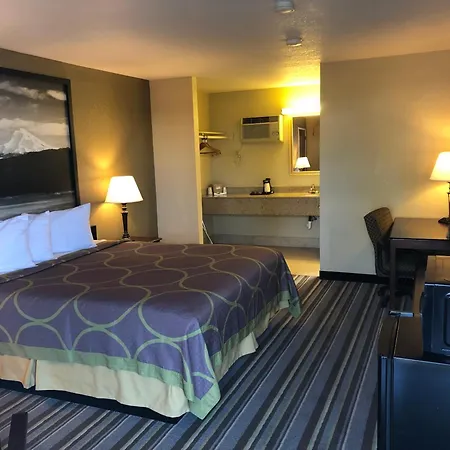 Super 8 By Wyndham Corning-3
