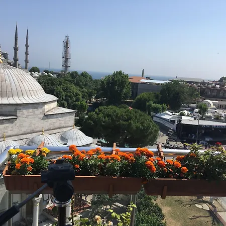 Lapis Inn Hotel & Spa-3