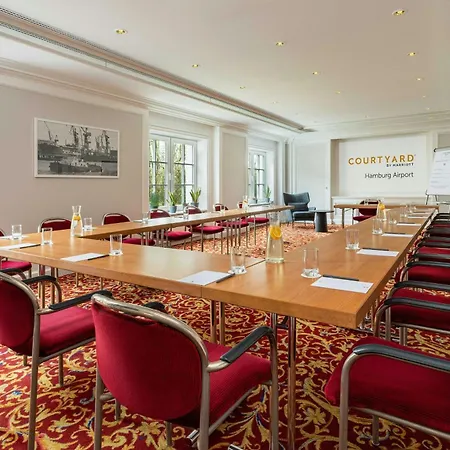Courtyard By Marriott Hamburg Airport-3