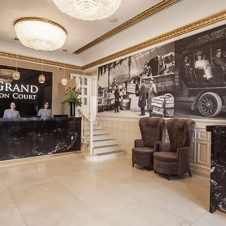 Park Grand Paddington Court-3