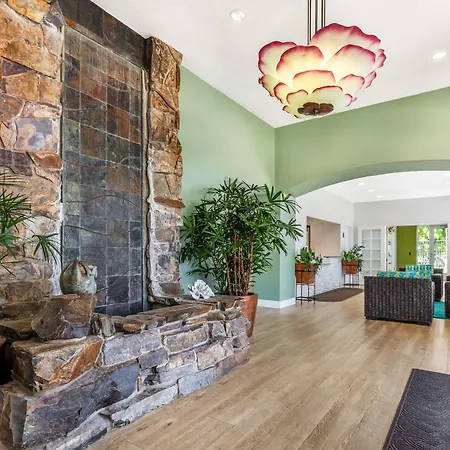 Best Western Plus Capitola By-The-Sea Inn & Suites-3