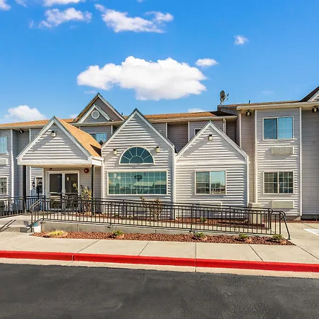 Quality Inn & Suites Near Nas Fallon-3
