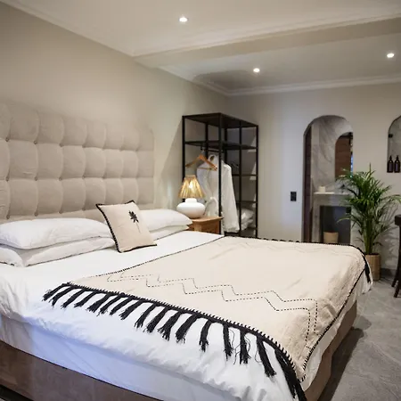 Sea Castle Hotel Camps Bay-3