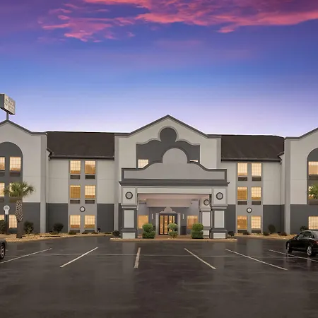 Best Western Bradbury Inn & Suites-3
