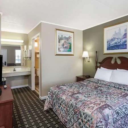 Days Inn By Wyndham Lenoir City-2