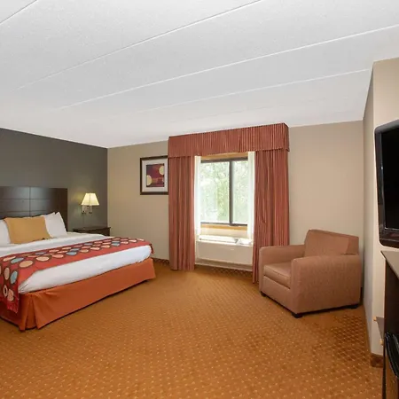 Baymont By Wyndham Coralville-2