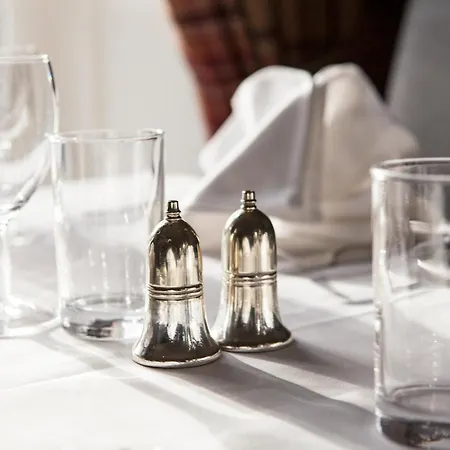 Burnett Arms Hotel-2