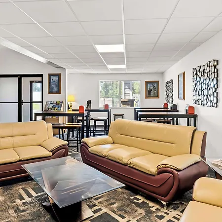 Americas Best Value Inn & Suites - Tahquamenon Country-2