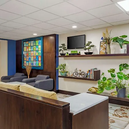 Best Western Plus Berkshire Hills Inn & Suites-3