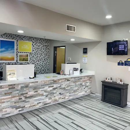 Days Inn By Wyndham Childress-2