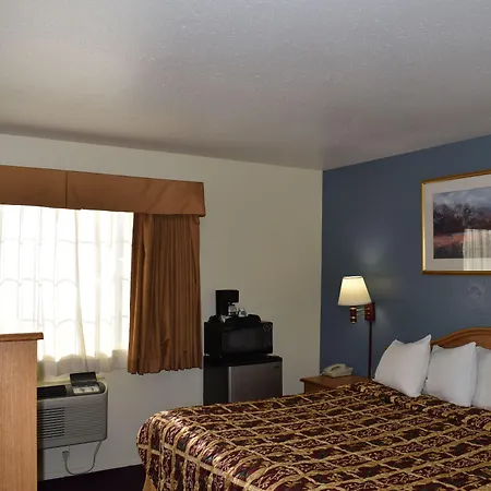 Travelers Inn Medford-2