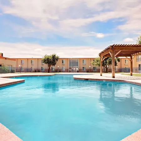 Super 8 By Wyndham Plainview-3