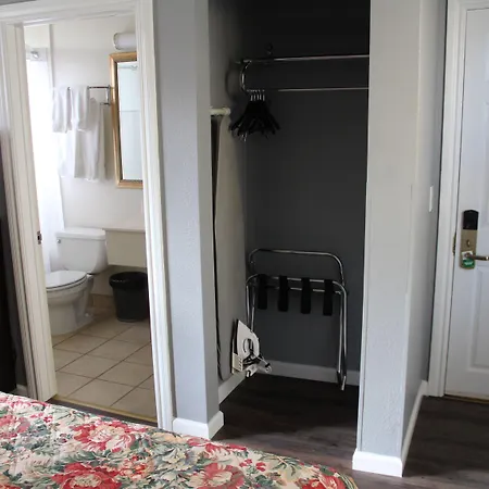 Layne Hotel-3