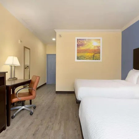 Days Inn & Suites By Wyndham Dfw Airport South-Euless-2