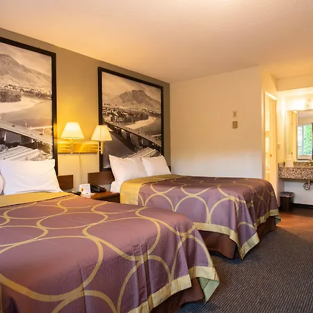 Super 8 By Wyndham Kamloops East-2