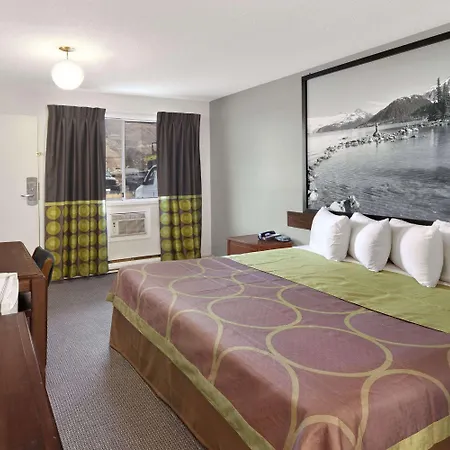Super 8 By Wyndham Kamloops East-3