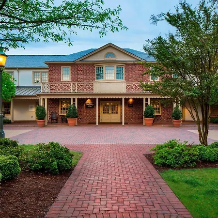 Williamsburg Lodge, Autograph Collection-3
