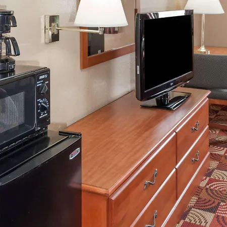 Super 8 By Wyndham Shipshewana-3